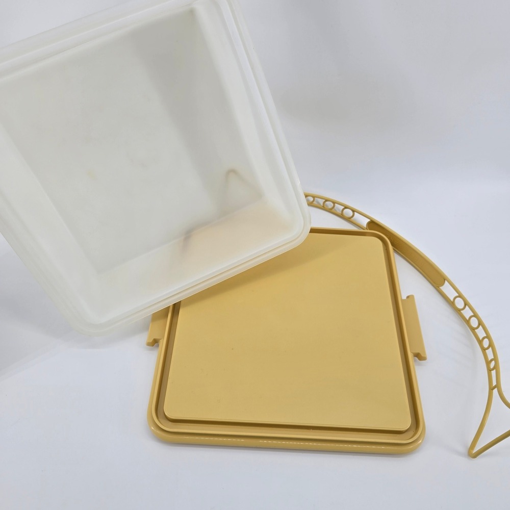 Tupperware Cake Taker Vintage Square Carrier Harvest Gold Yellow - Picture 3 of 6